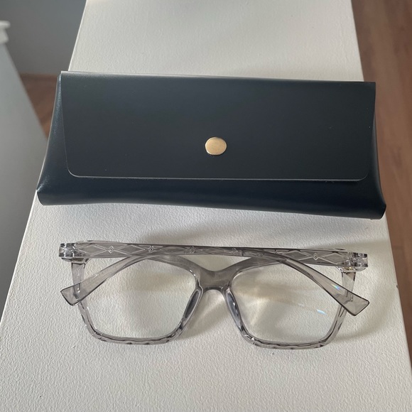 New”blue light”cat eye glasses with case for daily life.Color-clear/ light gray. - Picture 6 of 12